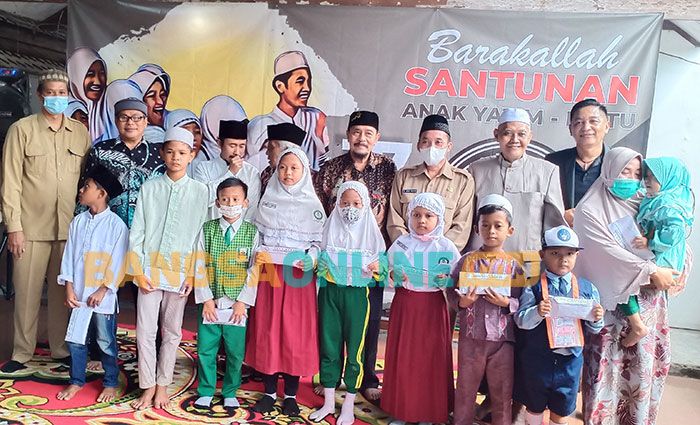 Peduli Warga Sekitar, Pengurus Kaum Giri Santuni Ratusan Yatim Piatu Peduli Warga Sekitar, Pengurus Kaum Giri Santuni Ratusan Yatim Piatu