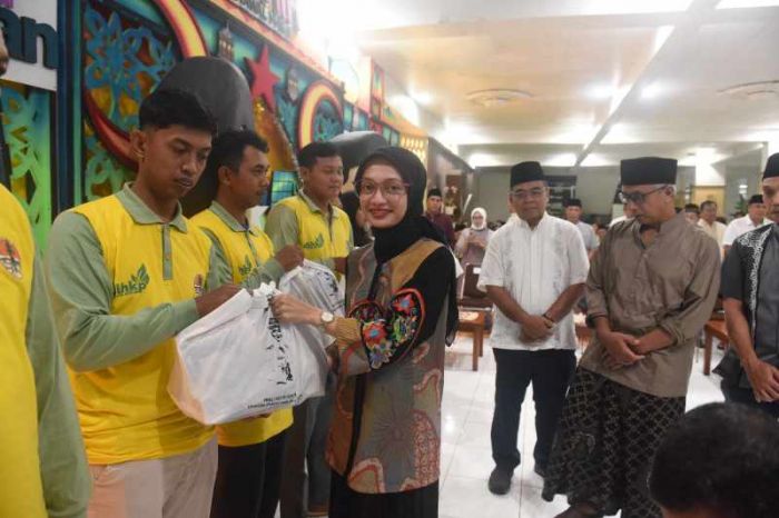 Wali Kota Vinanda Buka Puasa Bersama Ratusan Pahlawan Kebersihan Kota Kediri 