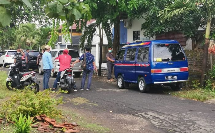 Satu Terduga Teroris Ditangkap Densus 88 di Perum KBD Driyorejo Gresik Satu Terduga Teroris Ditangkap Densus 88 di Perum KBD Driyorejo Gresik