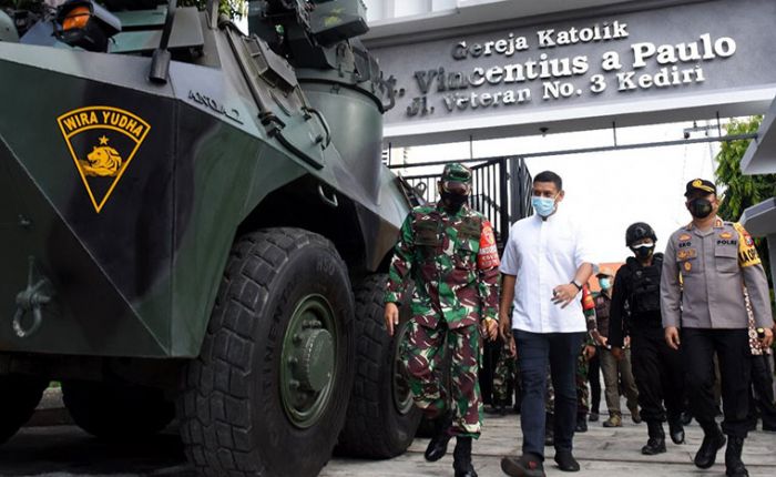 Kunjungi Gereja, Wali Kota Kediri Bersama Forkopimda Pastikan Ibadah Paskah Aman dan Nyaman