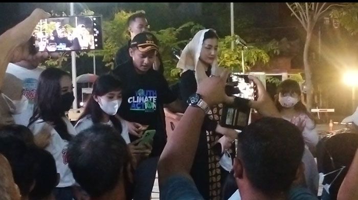 Bupati Arifin Rayakan Ultah ke-32 di Pelataran Pasar Pon Trenggalek Bupati Arifin Rayakan Ultah ke-32 di Pelataran Pasar Pon Trenggalek
