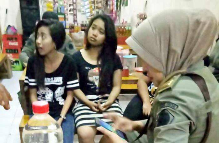 Razia Warung Remang-remang, Satpol PP Gresik Amankan 12 Pramusaji Razia Warung Remang-remang, Satpol PP Gresik Amankan 12 Pramusaji