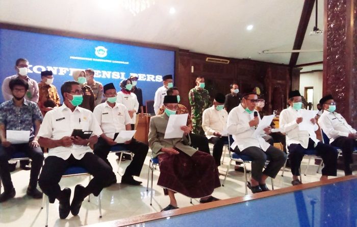 Pemkab Lamongan Keluarkan Maklumat, Salat Jumat Diganti Salat Dhuhur di Rumah Pemkab Lamongan Keluarkan Maklumat, Salat Jumat Diganti Salat Dhuhur di Rumah