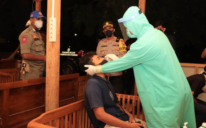 Tingkatkan Kesadaran Warga Selama PPKM Darurat, Pemkot Pasuruan Kembali Lakukan Swab On the Road Tingkatkan Kesadaran Warga Selama PPKM Darurat, Pemkot Pasuruan Kembali Lakukan Swab On the Road