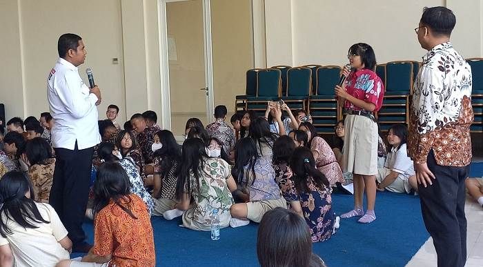 Polres Mojokerto Kota Manfaatkan MPLS untuk Sosialisasi Bahaya Narkoba pada Pelajar Polres Mojokerto Kota Manfaatkan MPLS untuk Sosialisasi Bahaya Narkoba pada Pelajar