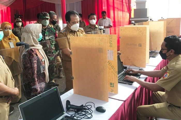Cek Kesiapan Tempat Tes CPNS di GSG Kaliwates, Bupati Hendy: Semuanya Sudah Siap Cek Kesiapan Tempat Tes CPNS di GSG Kaliwates, Bupati Hendy: Semuanya Sudah Siap