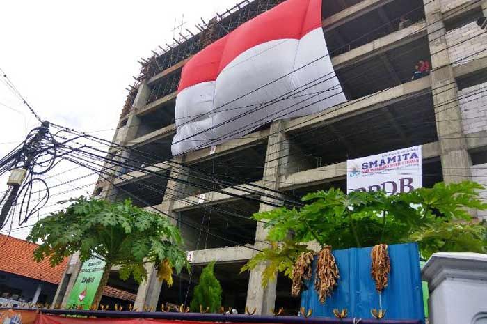 Peringati Hari Pahlawan, SMA Muhammadiyah 1 Taman Kibarkan Bendera Merah Putih Raksasa Peringati Hari Pahlawan, SMA Muhammadiyah 1 Taman Kibarkan Bendera Merah Putih Raksasa