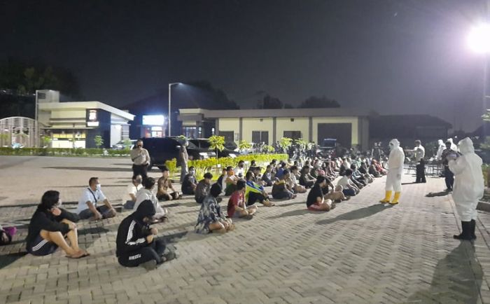 Masih Banyak Pelanggar PSBB, Polisi Sidoarjo Mulai Lakukan Tindakan Hingga Rapid Test Masih Banyak Pelanggar PSBB, Polisi Sidoarjo Mulai Lakukan Tindakan Hingga Rapid Test