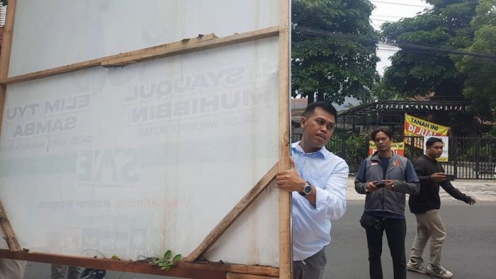 Turunkan APK Miliknya Sendiri, Cawalkot Blitar Ipin: Sadar Diri Turunkan APK Miliknya Sendiri, Cawalkot Blitar Ipin: Sadar Diri