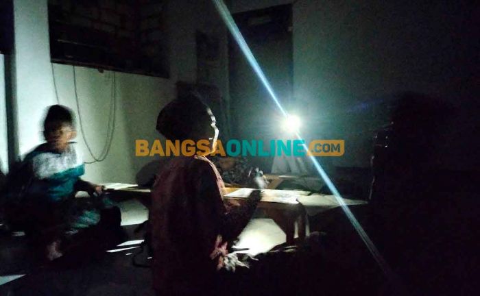 Listrik di Kanor dan Sumberejo Bojonegoro Byar Pet, Warga Bully PLN Listrik di Kanor dan Sumberejo Bojonegoro Byar Pet, Warga Bully PLN