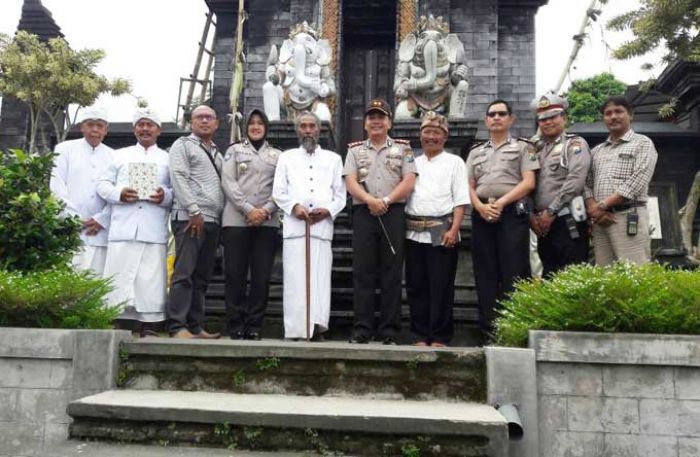Kunjungi Pura Giri Arjuno, Kapolres Batu Didoakan jadi Satria Nusantara oleh Romo Resi Kunjungi Pura Giri Arjuno, Kapolres Batu Didoakan jadi Satria Nusantara oleh Romo Resi