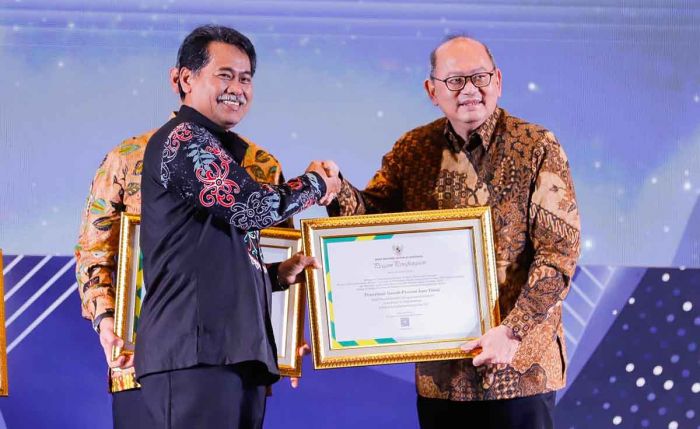 Pemprov Jatim Sabet 2 Penghargaan di Puncak Peringatan Hari Kearsipan ke-53 Pemprov Jatim Sabet 2 Penghargaan di Puncak Peringatan Hari Kearsipan ke-53
