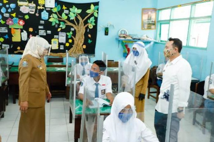 Gubernur Khofifah: SMAN 2 Nganjuk Bisa Jadi Referensi Pembelajaran Tatap Muka