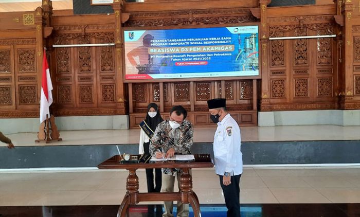 Berdayakan Warga Lokal, Pertamina Rosneft Kirim 26 Pemuda Terbaik ke PEM Akamigas Cepu Berdayakan Warga Lokal, Pertamina Rosneft Kirim 26 Pemuda Terbaik ke PEM Akamigas Cepu