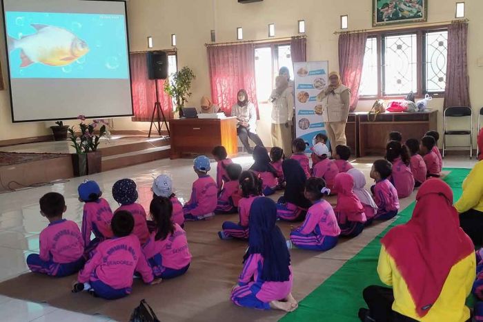 Kenalkan Jenis Ikan pada Anak Usia Dini, Dinas Perikanan Trenggalek Gelar Wisata Edukasi di BBI Kenalkan Jenis Ikan pada Anak Usia Dini, Dinas Perikanan Trenggalek Gelar Wisata Edukasi di BBI