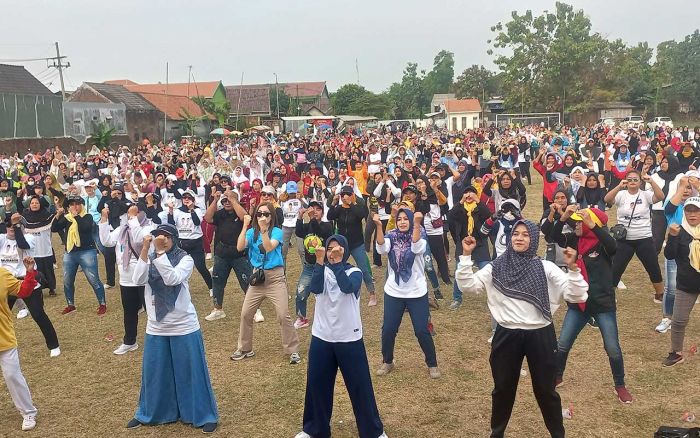 Ribuan Emak-Emak di Mojokerto Antusias Ikuti Senam Sehat Bersama Ning Hana Ribuan Emak-Emak di Mojokerto Antusias Ikuti Senam Sehat Bersama Ning Hana