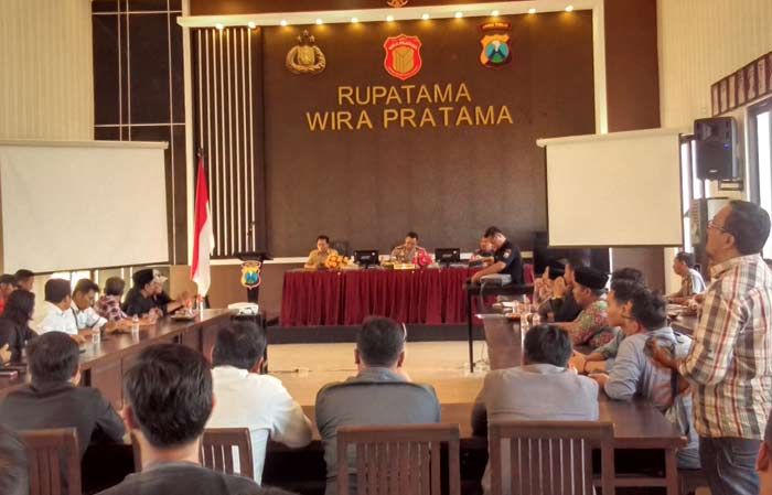 Polres Banyuwangi Tolak Izin Deklarasi #2019GantiPresiden, Ganti dengan Deklarasi Banyuwangi Damai Polres Banyuwangi Tolak Izin Deklarasi #2019GantiPresiden, Ganti dengan Deklarasi Banyuwangi Damai