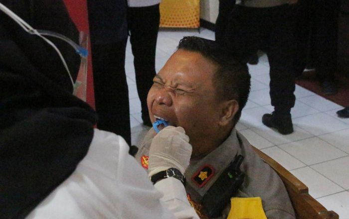 176 Anggota Polres Blitar Mendadak Dites Urine dan Air Liur 176 Anggota Polres Blitar Mendadak Dites Urine dan Air Liur