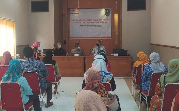 UKM dan IKM Jombang Ikuti Pelatihan Peningkatan Mutu dan Kualitas Produk Standar Toko Modern UKM dan IKM Jombang Ikuti Pelatihan Peningkatan Mutu dan Kualitas Produk Standar Toko Modern