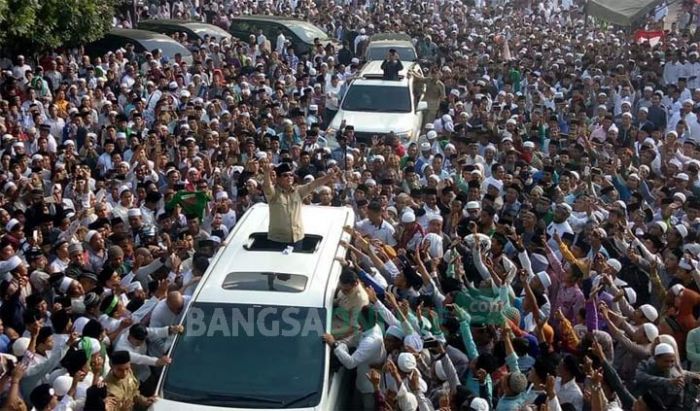 Prabowo Disambut Lautan Manusia di Pamekasan, Janji Jemput Habib Rizieq jika Jadi Presiden