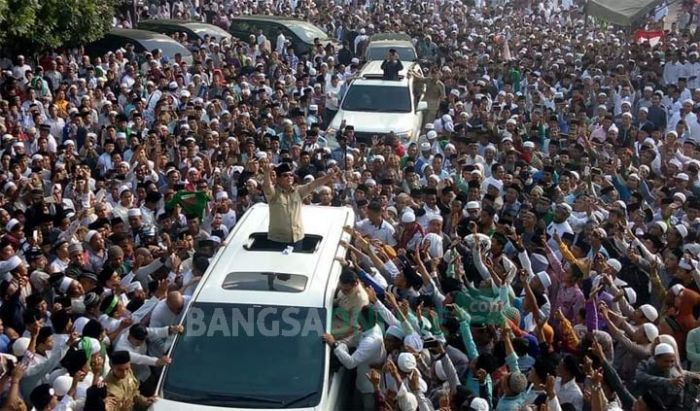 Prabowo Disambut Lautan Manusia di Pamekasan, Janji Jemput Habib Rizieq jika Jadi Presiden Prabowo Disambut Lautan Manusia di Pamekasan, Janji Jemput Habib Rizieq jika Jadi Presiden