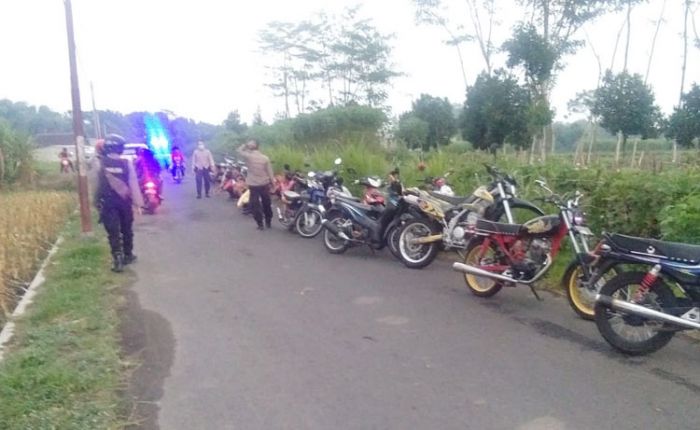 Razia Balap Liar, Jajaran Polres Kediri Amankan Belasan Sepeda Motor Razia Balap Liar, Jajaran Polres Kediri Amankan Belasan Sepeda Motor