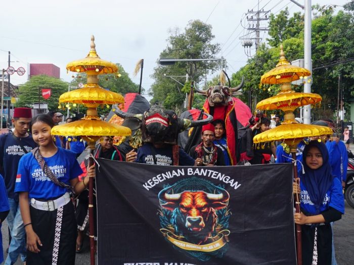 Kirab Pasoeroean Tempo Doeloe Meriahkan Kota Pasuruan, Walkot Adi Ajak Lestarikan Budaya