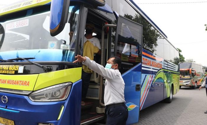 Tes Urine Sopir Bus di Terminal Purabaya, Dua Orang Positif Narkoba Tes Urine Sopir Bus di Terminal Purabaya, Dua Orang Positif Narkoba