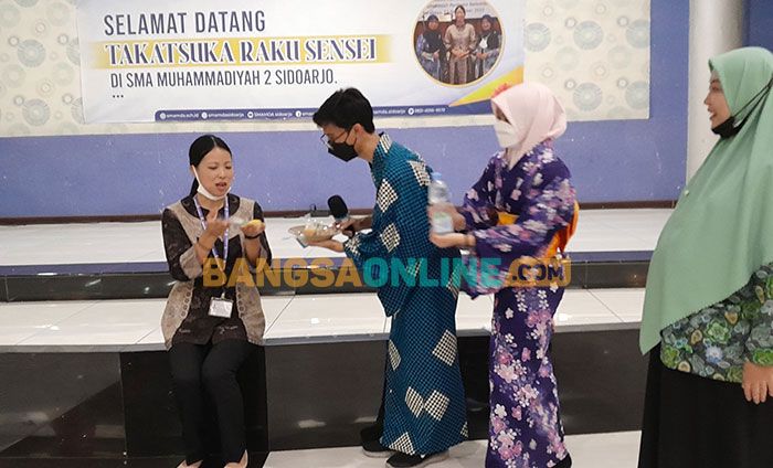 Sambut Guru Tamu dari Jepang, Smamda Sidoarjo Suguhkan Jajanan Tradisional Sambut Guru Tamu dari Jepang, Smamda Sidoarjo Suguhkan Jajanan Tradisional