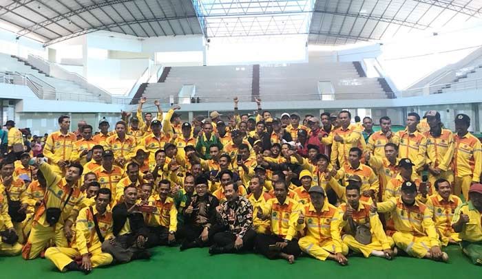 Kabarkan Pemberian Uang Makan, Plt Wali Kota Malang Kumpulkan Seluruh ASN DLH di GOR Ken Arok Kabarkan Pemberian Uang Makan, Plt Wali Kota Malang Kumpulkan Seluruh ASN DLH di GOR Ken Arok