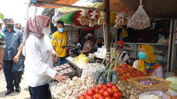 Sidak Bahan Pangan, Wali Kota Mojokerto Temukan Minyak Goreng Mahal dan Langka Sidak Bahan Pangan, Wali Kota Mojokerto Temukan Minyak Goreng Mahal dan Langka