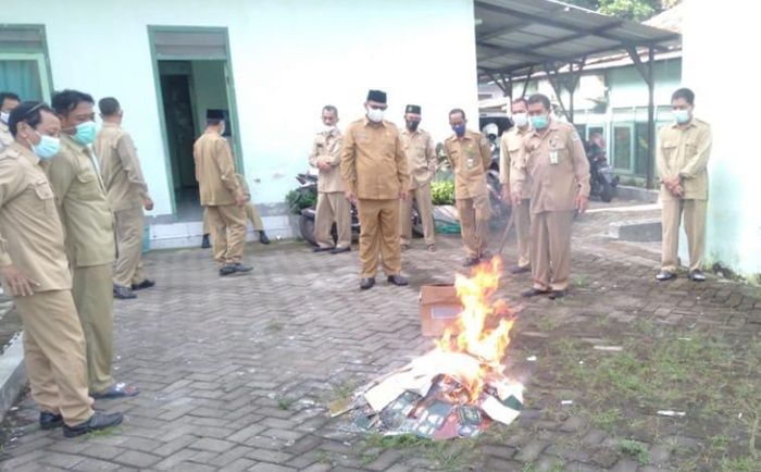 Sebanyak 732 Buku Nikah di Tuban Dibakar Kemenag, Ada Apa? Sebanyak 732 Buku Nikah di Tuban Dibakar Kemenag, Ada Apa?