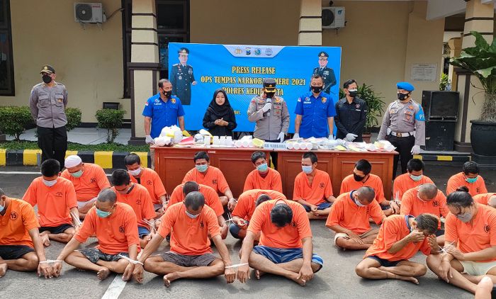Dua Pekan Operasi Tumpas Narkoba, Polres Kediri Kota Ringkus 20 Pengedar Dua Pekan Operasi Tumpas Narkoba, Polres Kediri Kota Ringkus 20 Pengedar