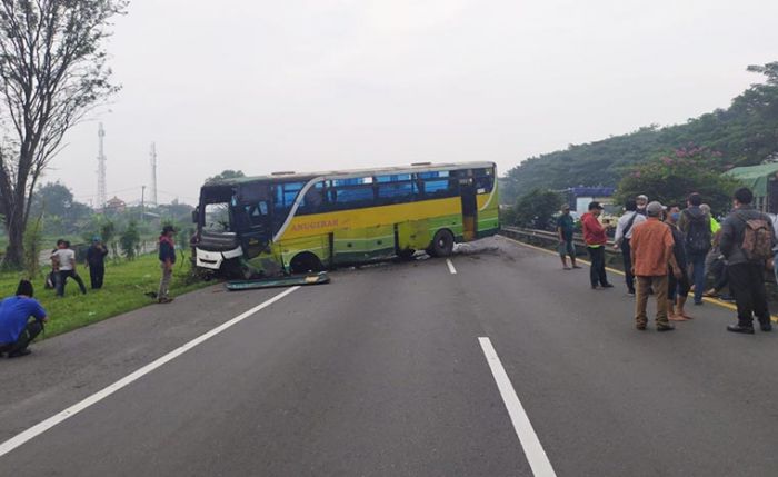 Tol Porong - Sidoarjo Macet Total, Gara-gara Kecelakaan Bus Tabrak Pagar Pembatas