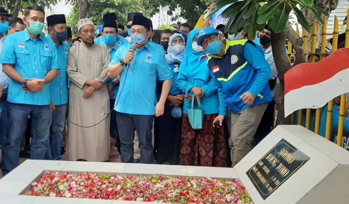 Peringati Hari Pahlawan, Anis Matta Bersama Ratusan Kader Gelora Kunjungi Makam Bung Tomo