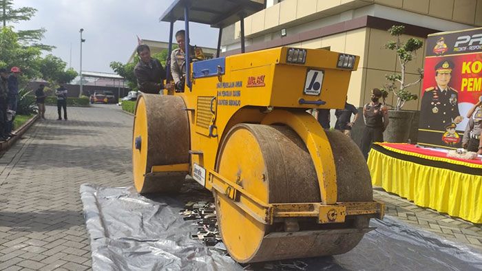 Tegas! Polresta Sidoarjo Musnahkan Ratusan HP Rekondisi Tegas! Polresta Sidoarjo Musnahkan Ratusan HP Rekondisi