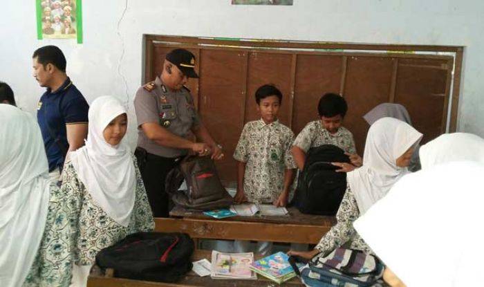 Tekan Perderan Konten Pornografi, Polsek Rengel Razia HP Pelajar