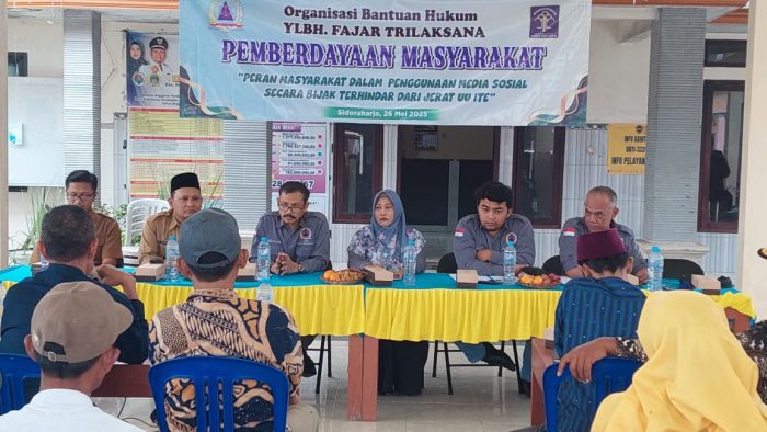 Gandeng Pemdes Sidoraharjo Gresik, YLBH FT Bekali Warga agar Bijak Bermedsos