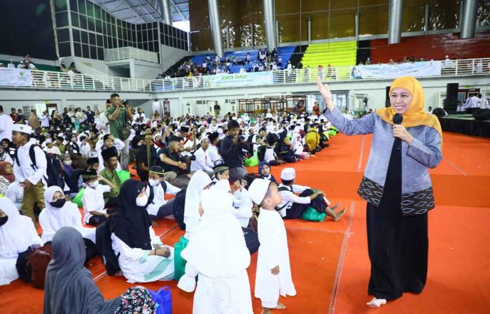 Safari Ramadhan di Gresik, Gubernur Khofifah dan Baznas Jatim Santuni 1.000 Yatim Piatu Safari Ramadhan di Gresik, Gubernur Khofifah dan Baznas Jatim Santuni 1.000 Yatim Piatu