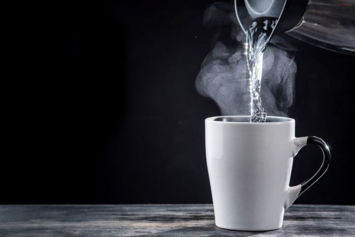 Efek Minum Air Terlalu Panas Bagi Kesehatan Tubuh Efek Minum Air Terlalu Panas Bagi Kesehatan Tubuh