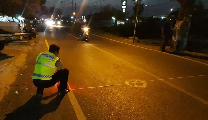 Nyalip Trailer, Warga Karangrejo Pasuruan Tewas Kena Ban Belakang Nyalip Trailer, Warga Karangrejo Pasuruan Tewas Kena Ban Belakang