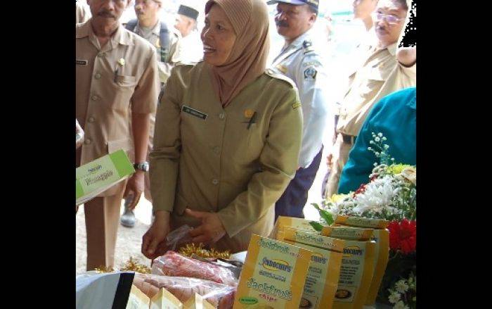 Bupati Blitar Ajak Masyarakat Lebih Cintai Produk Lokal Bupati Blitar Ajak Masyarakat Lebih Cintai Produk Lokal