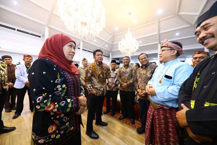 Gubernur Khofifah Kukuhkan Paguyuban Masyarakat Jawa Timur di Sumatera Selatan Gubernur Khofifah Kukuhkan Paguyuban Masyarakat Jawa Timur di Sumatera Selatan