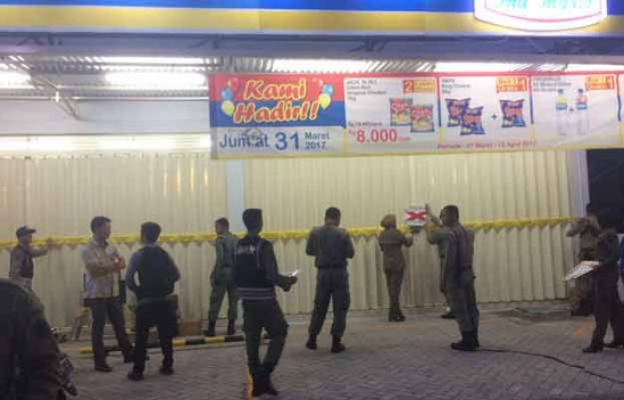 Tak Kantongi Izin, Dispol PP Gresik Segel Indomaret Kedanyang