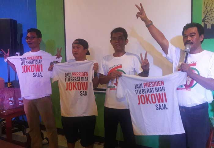 Sayap PDIP Gresik Gelar Nobar Final Liga Champions Sambil Sosialisasi Gus Ipul-Puti dan Jokowi 