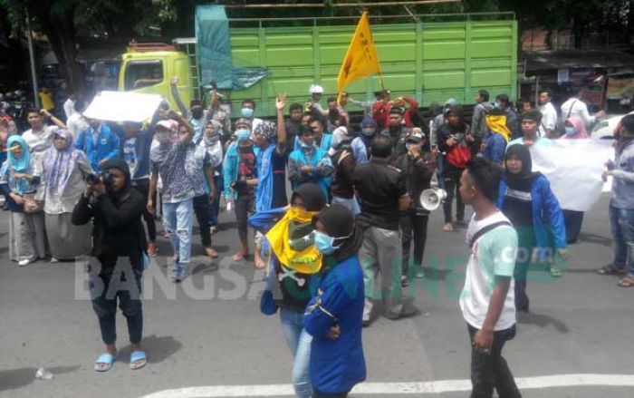 Diduga Masuk Angin, PMII Situbondo Demo DPRD Tuntut Segera Tuntaskan Kasus SPM