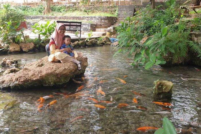 Wagos Ujungpangkah Gresik, Suguhkan Hamparan Taman Bunga dengan Panorama Bukit Kapur Wagos Ujungpangkah Gresik, Suguhkan Hamparan Taman Bunga dengan Panorama Bukit Kapur