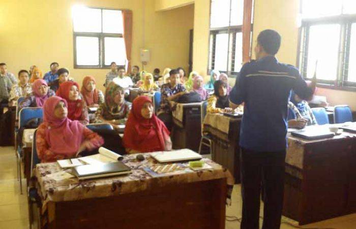 Petugas Perpustakaan di Tuban Diberi Workshop Tentang Pemanfaatan Aplikasi Komputer Petugas Perpustakaan di Tuban Diberi Workshop Tentang Pemanfaatan Aplikasi Komputer