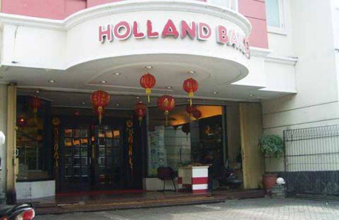 Geger Holland Bakery Haram, Satpol PP Siap Bergerak, Tunggu Tindakan Disperindag Geger Holland Bakery Haram, Satpol PP Siap Bergerak, Tunggu Tindakan Disperindag