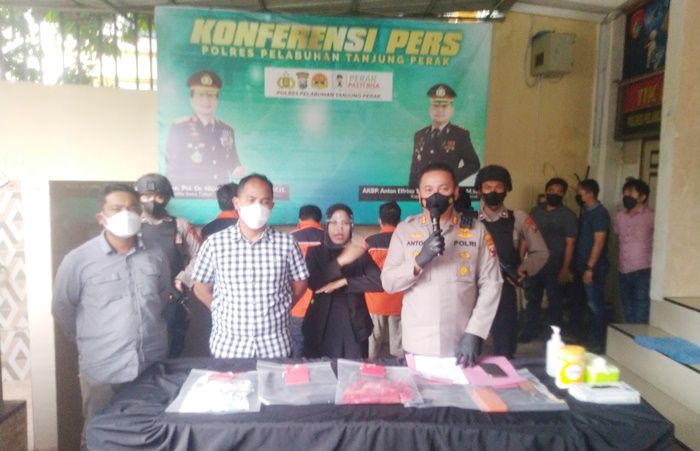 Polisi Berhasil Ringkus Pelaku Penculikan Cucu dan Pengeroyokan Kakek di Surabaya, 1 Masih DPO Polisi Berhasil Ringkus Pelaku Penculikan Cucu dan Pengeroyokan Kakek di Surabaya, 1 Masih DPO
